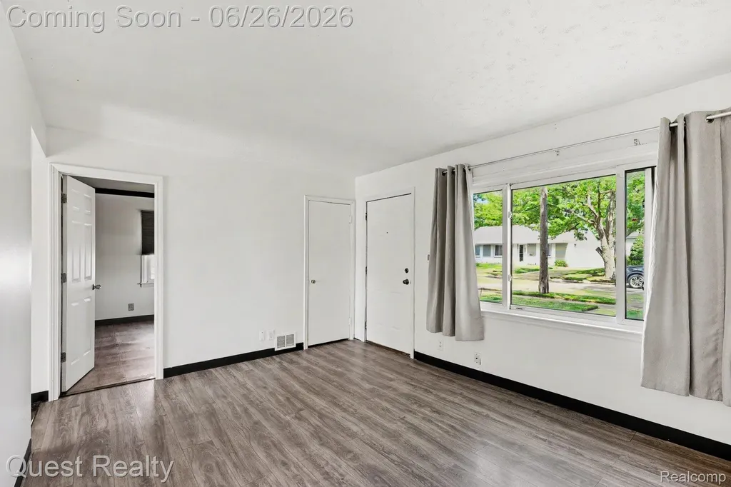 26215 Barnes Street Roseville City MI 48066