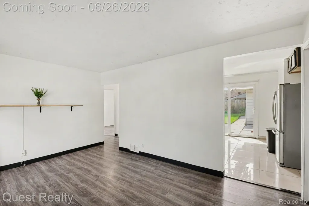 26215 Barnes Street Roseville City MI 48066