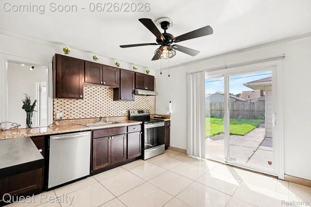 26215 Barnes Street Roseville City MI 48066