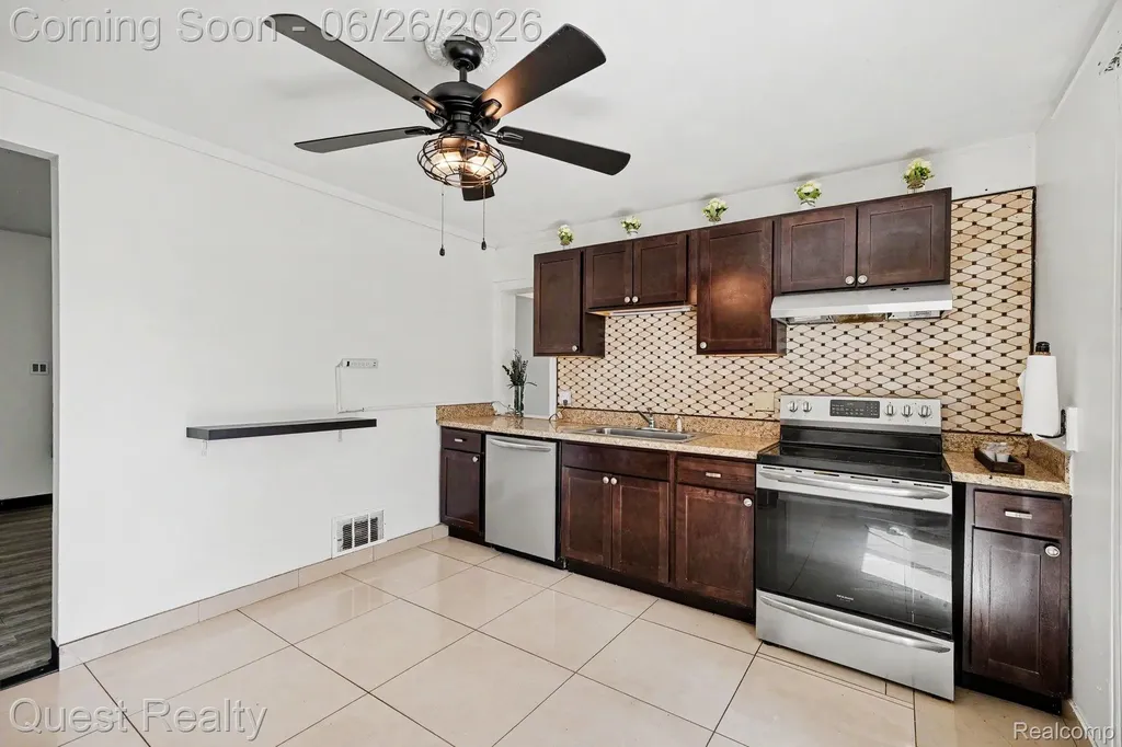 26215 Barnes Street Roseville City MI 48066