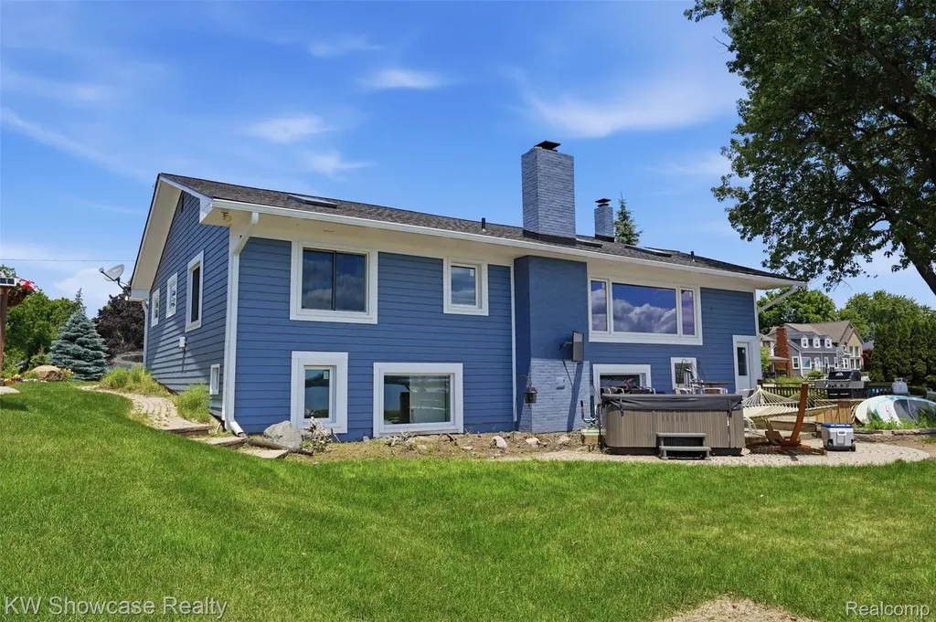 301 S Pontiac Trail Walled Lake City MI 48390