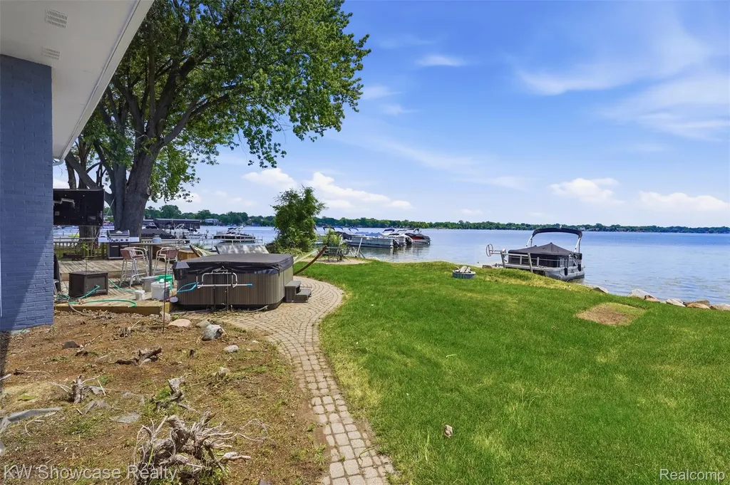 301 S Pontiac Trail Walled Lake City MI 48390