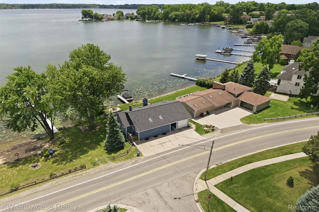 301 S Pontiac Trail Walled Lake City MI 48390