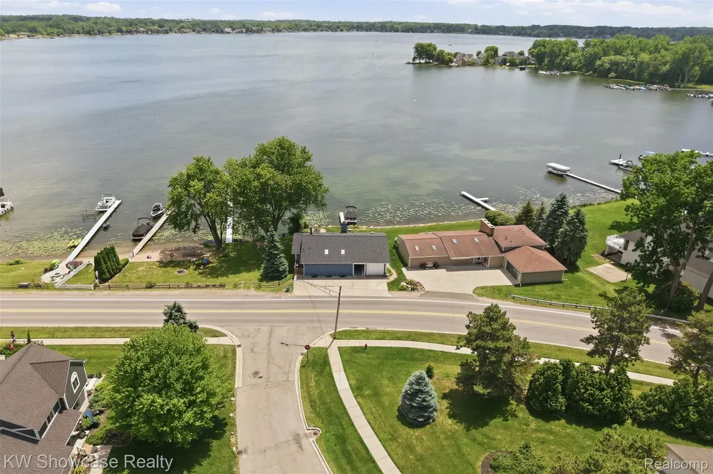 301 S Pontiac Trail Walled Lake City MI 48390