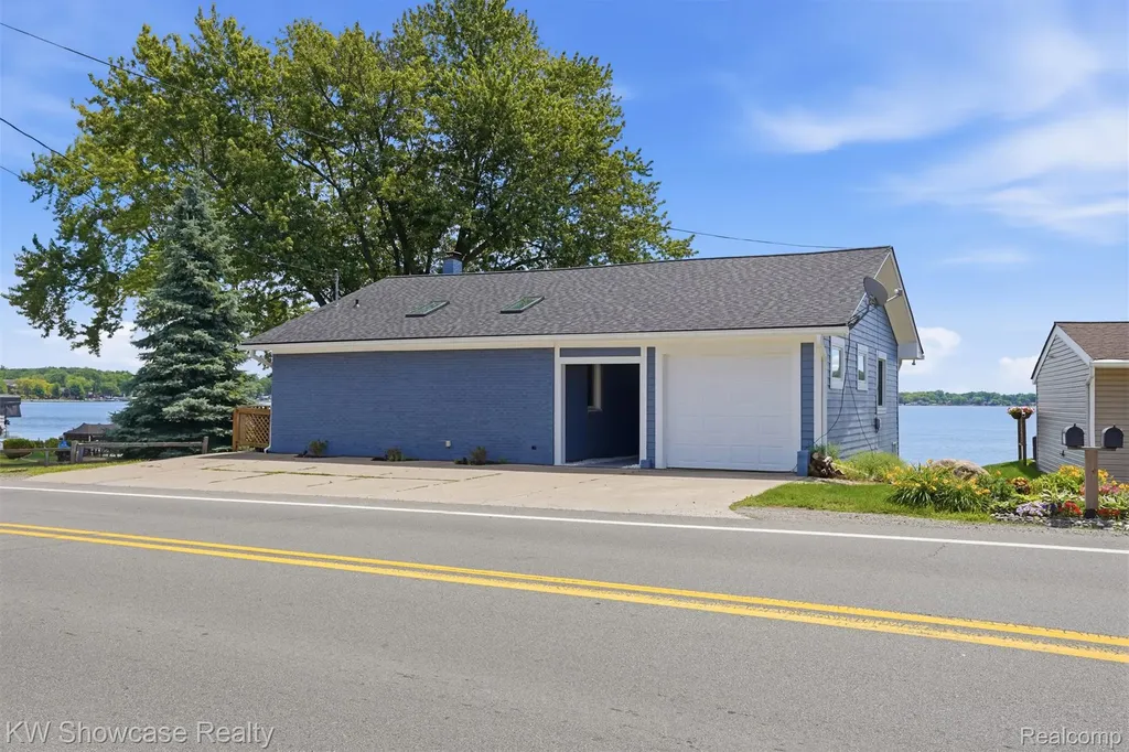 301 S Pontiac Trail Walled Lake City MI 48390