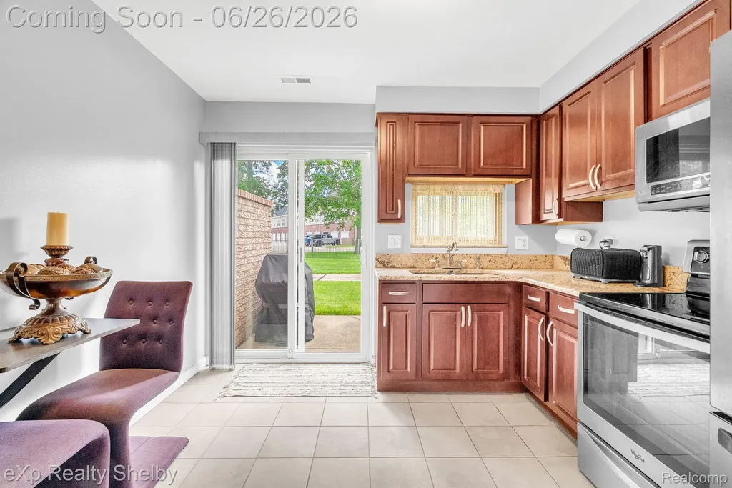 29417 Park Place Drive Warren City MI 48093