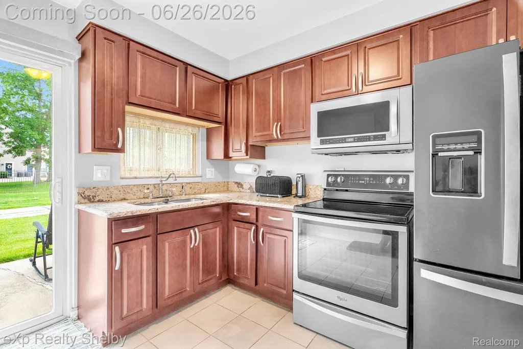29417 Park Place Drive Warren City MI 48093
