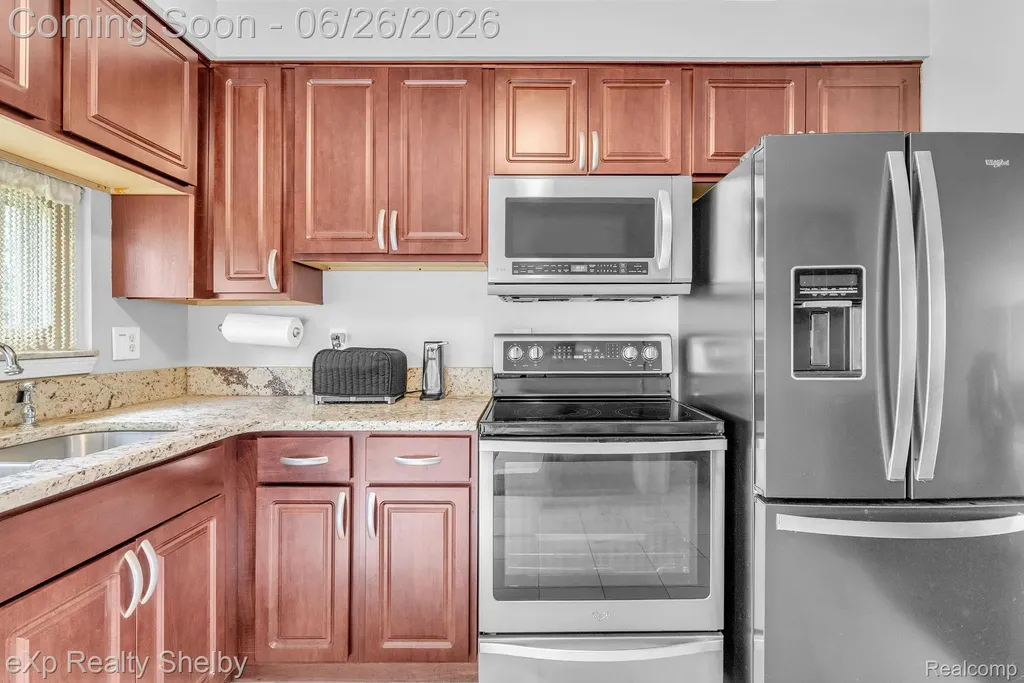 29417 Park Place Drive Warren City MI 48093