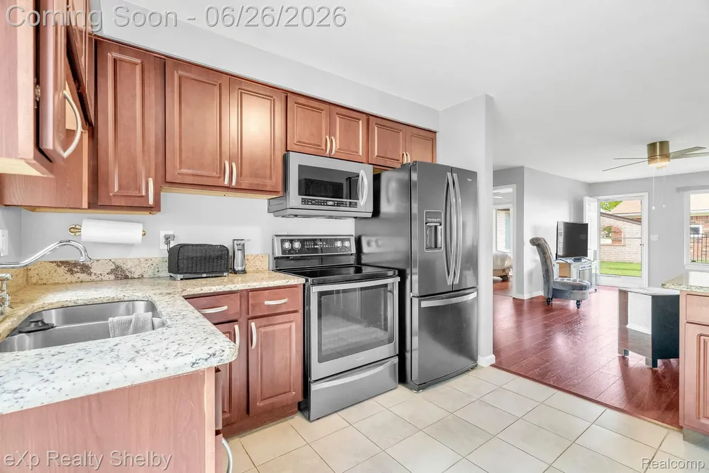 29417 Park Place Drive Warren City MI 48093