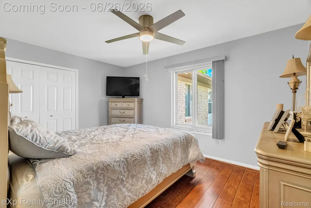 29417 Park Place Drive Warren City MI 48093