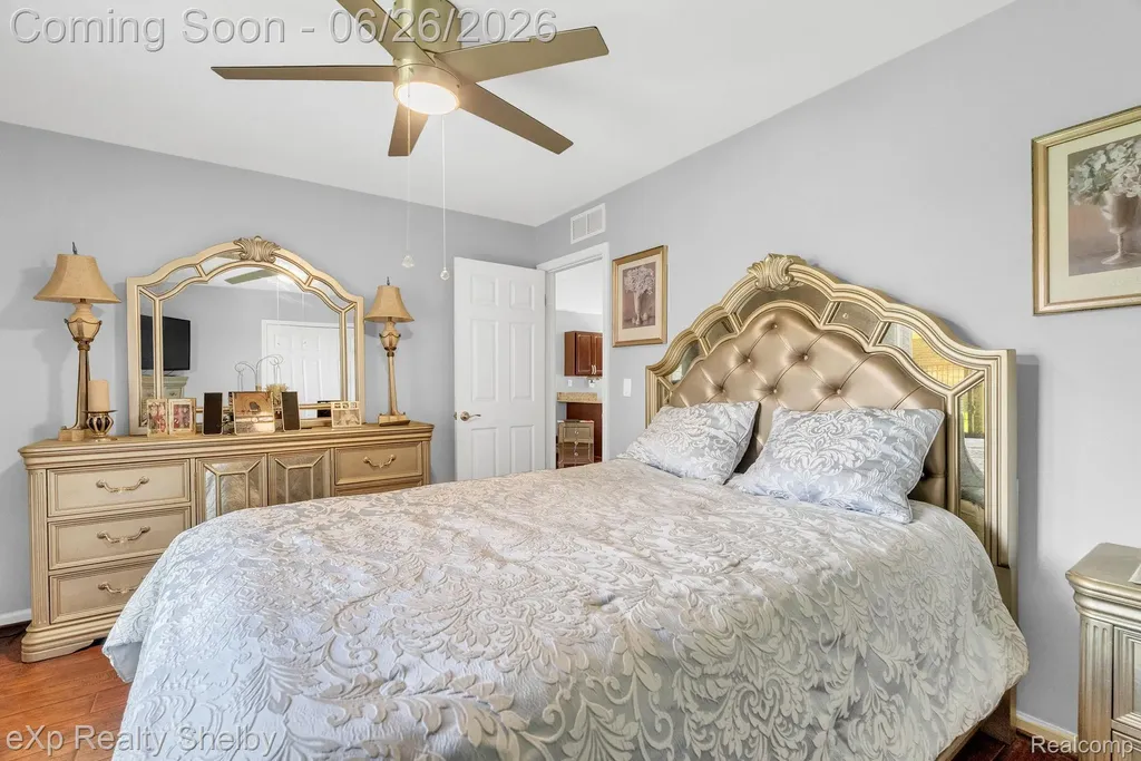 29417 Park Place Drive Warren City MI 48093