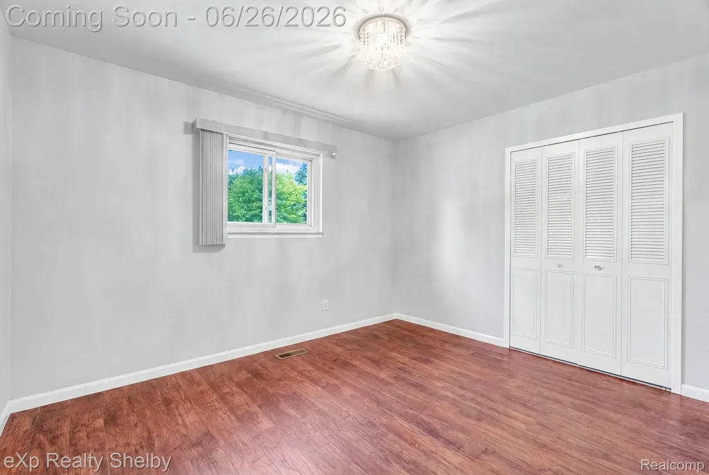 29417 Park Place Drive Warren City MI 48093