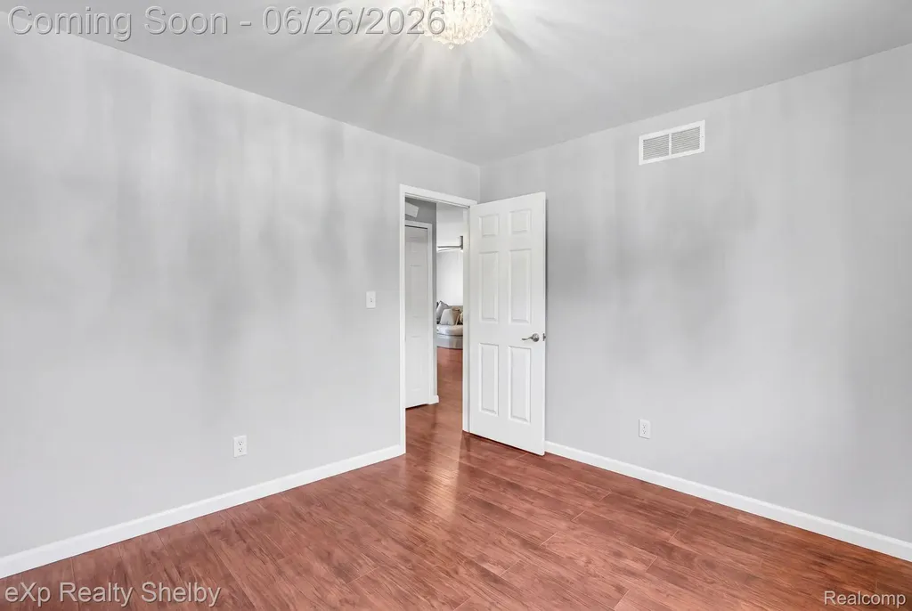 29417 Park Place Drive Warren City MI 48093