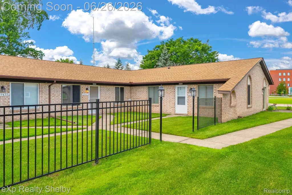 29417 Park Place Drive Warren City MI 48093
