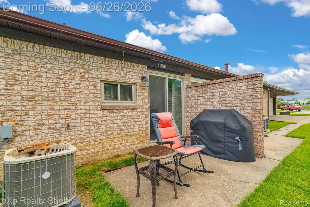 29417 Park Place Drive Warren City MI 48093