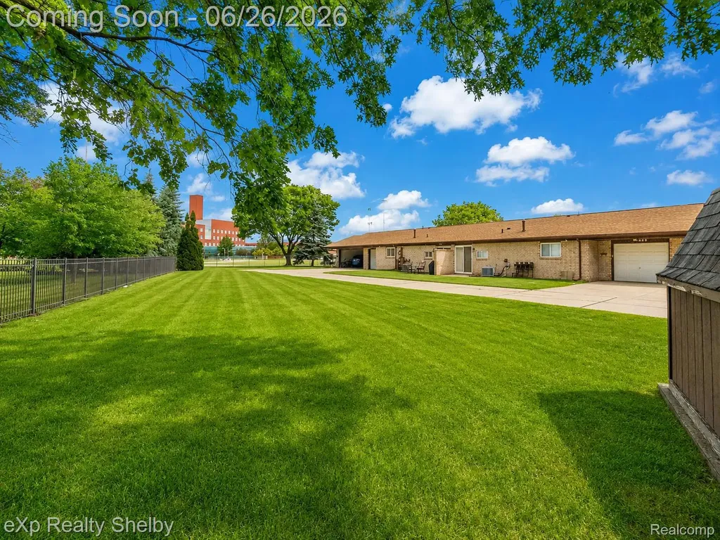 29417 Park Place Drive Warren City MI 48093