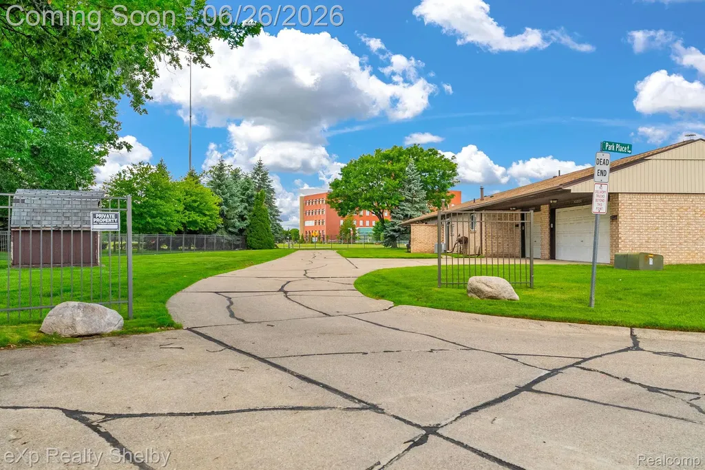 29417 Park Place Drive Warren City MI 48093