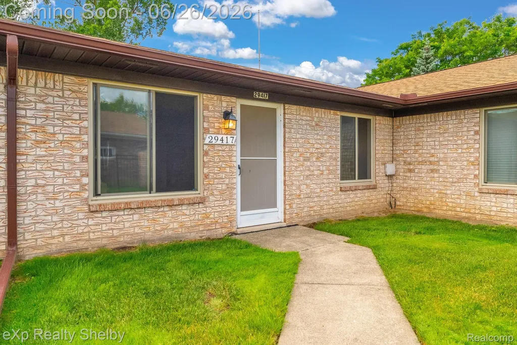 29417 Park Place Drive Warren City MI 48093