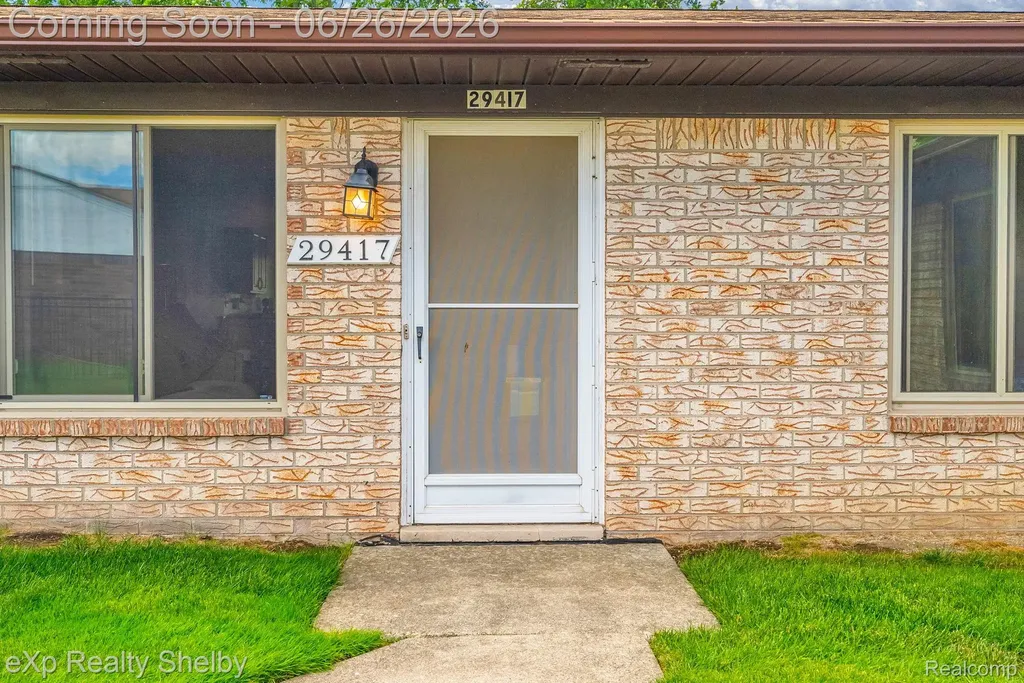 29417 Park Place Drive Warren City MI 48093