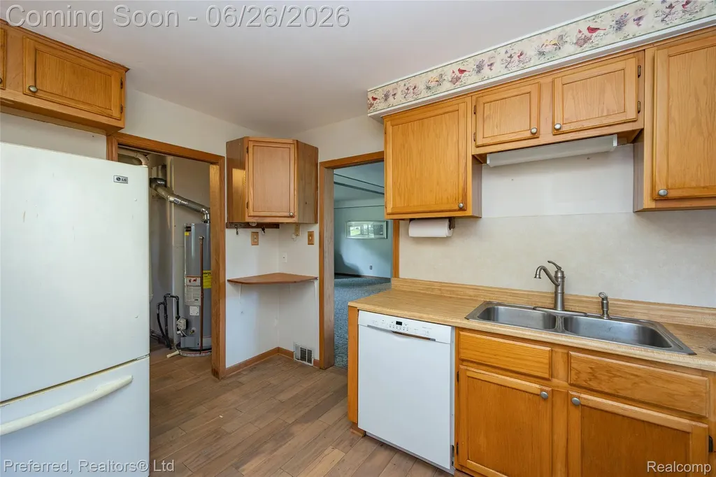 6346 Donaldson Drive Troy City MI 48085