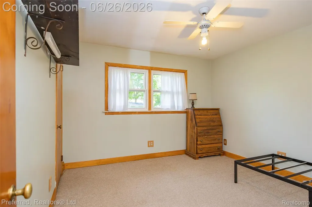 6346 Donaldson Drive Troy City MI 48085