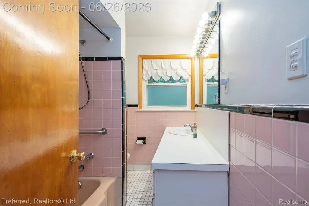 6346 Donaldson Drive Troy City MI 48085