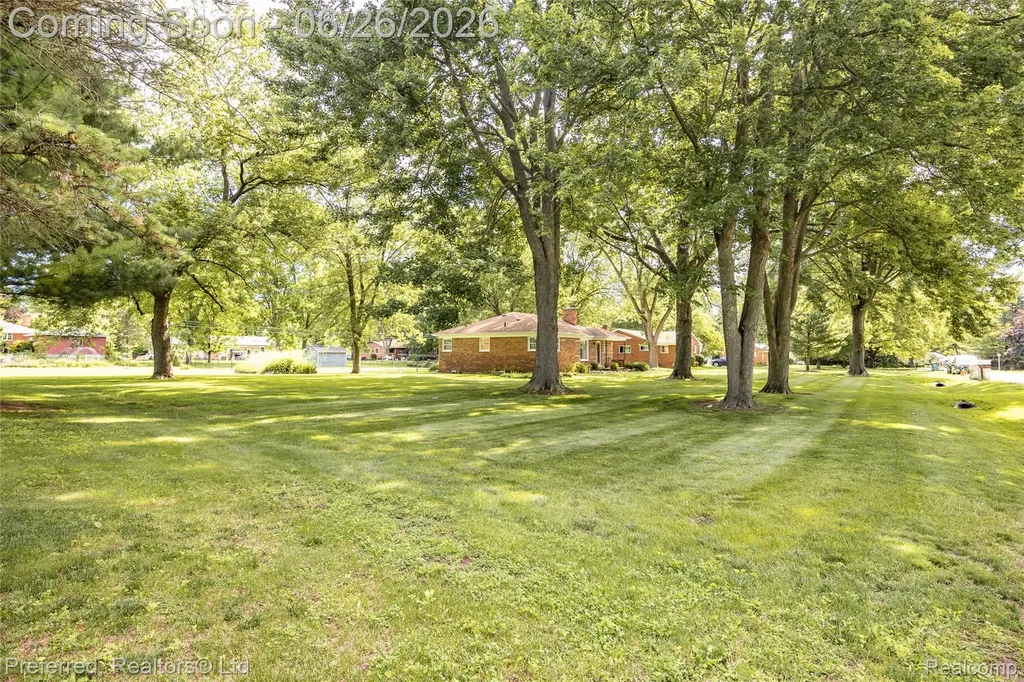 6346 Donaldson Drive Troy City MI 48085