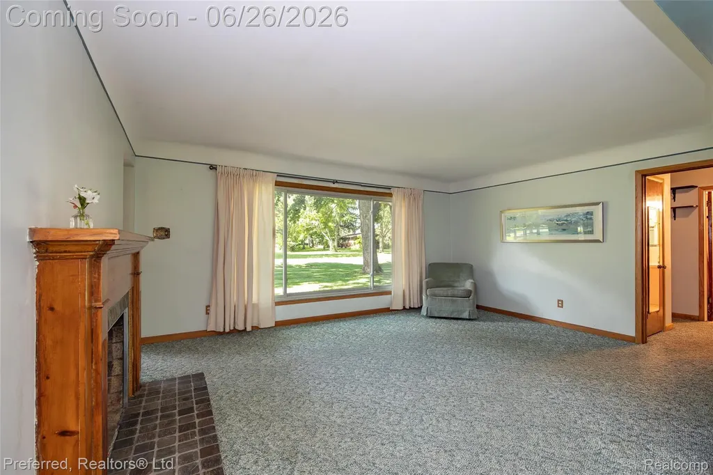 6346 Donaldson Drive Troy City MI 48085