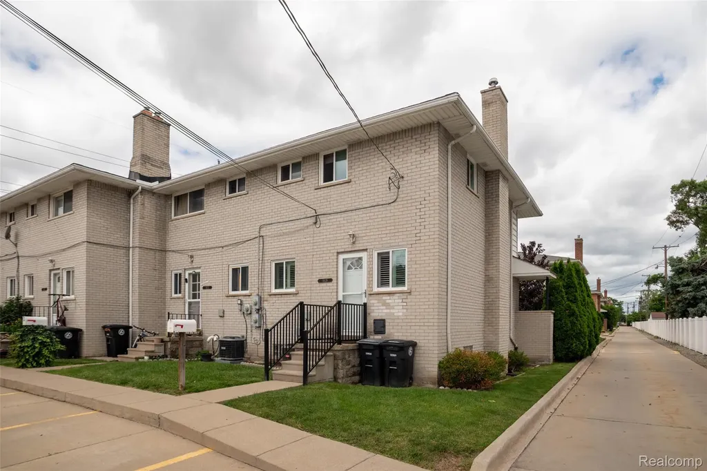 11026 Middlebelt Road Livonia City MI 48150