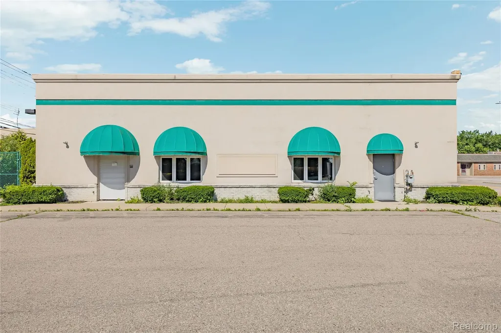 14211 W 11 Mile Road Oak Park City MI 48237