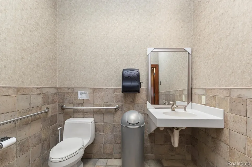 14211 W 11 Mile Road Oak Park City MI 48237