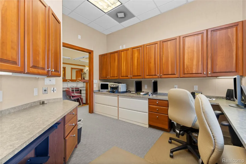 14211 W 11 Mile Road Oak Park City MI 48237