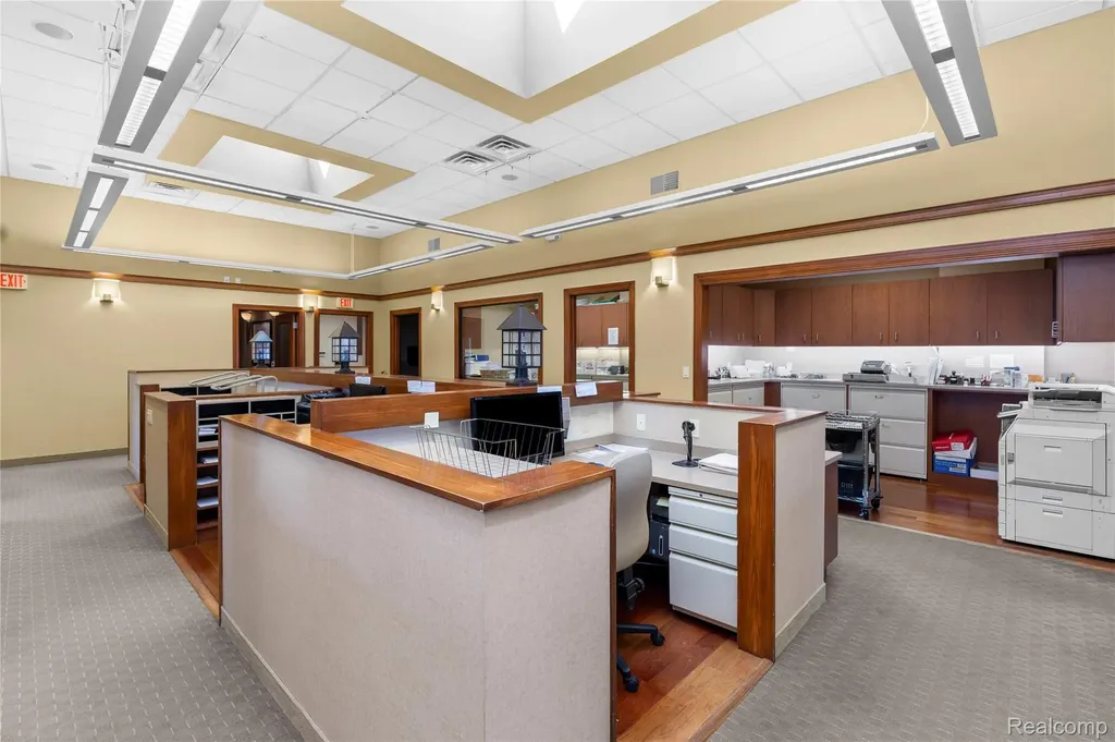 14211 W 11 Mile Road Oak Park City MI 48237