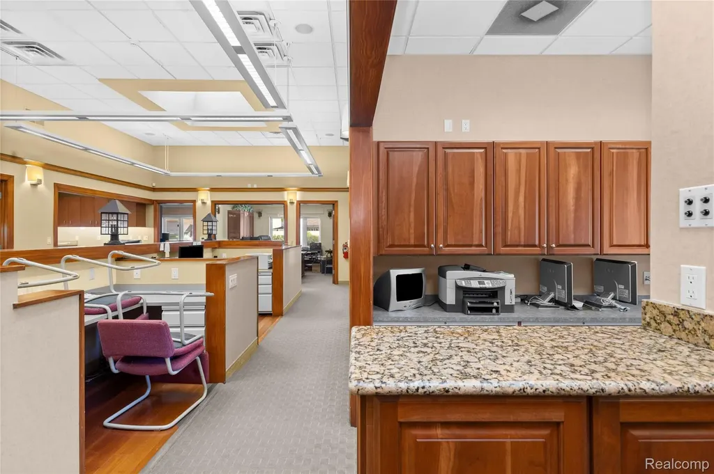14211 W 11 Mile Road Oak Park City MI 48237