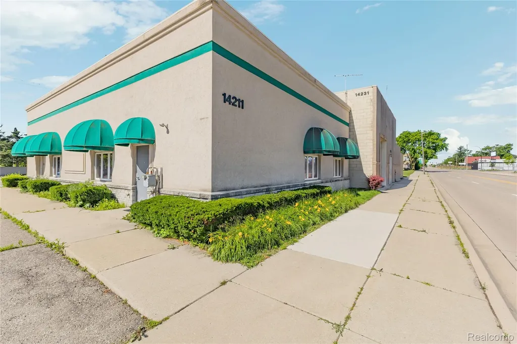 14211 W 11 Mile Road Oak Park City MI 48237