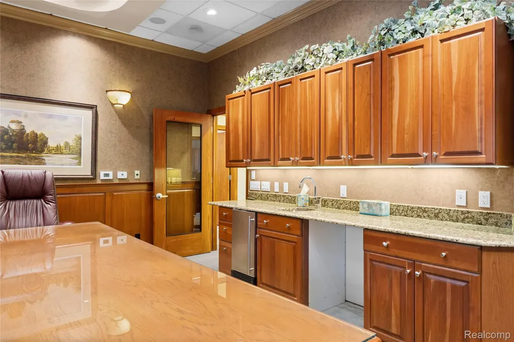 14211 W 11 Mile Road Oak Park City MI 48237