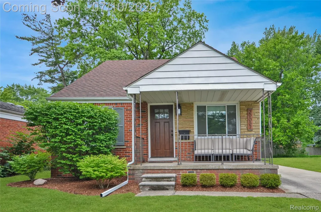 29067 Milton Avenue Madison Heights City MI 48071
