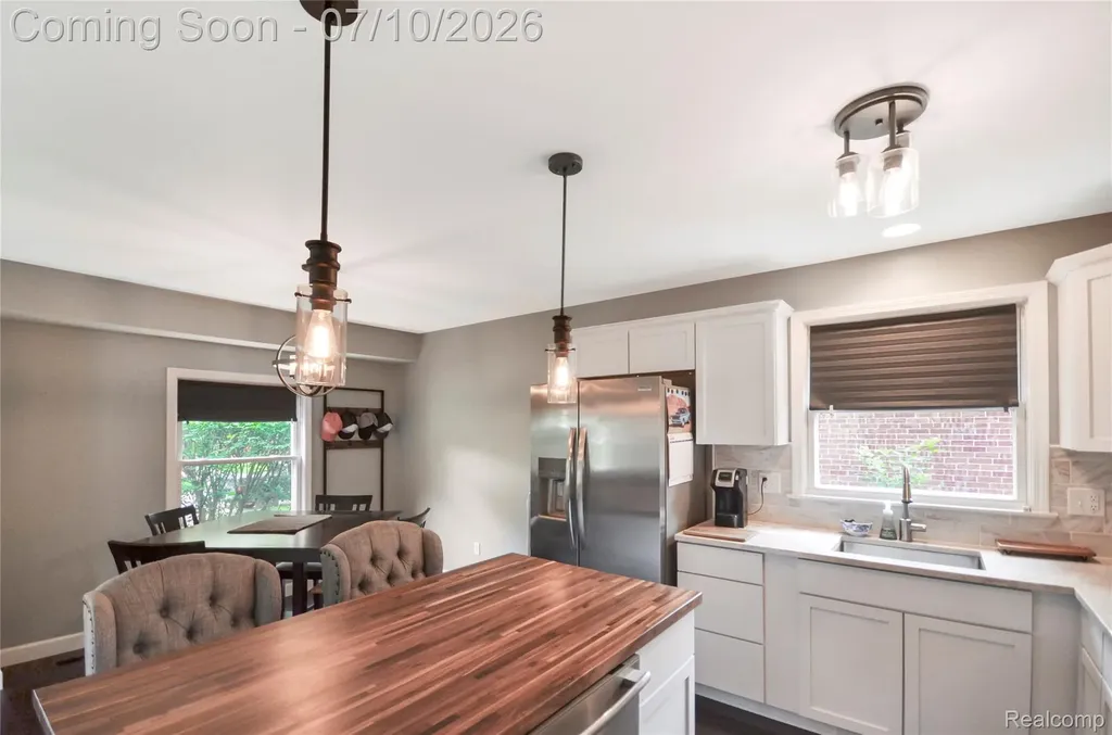 29067 Milton Avenue Madison Heights City MI 48071