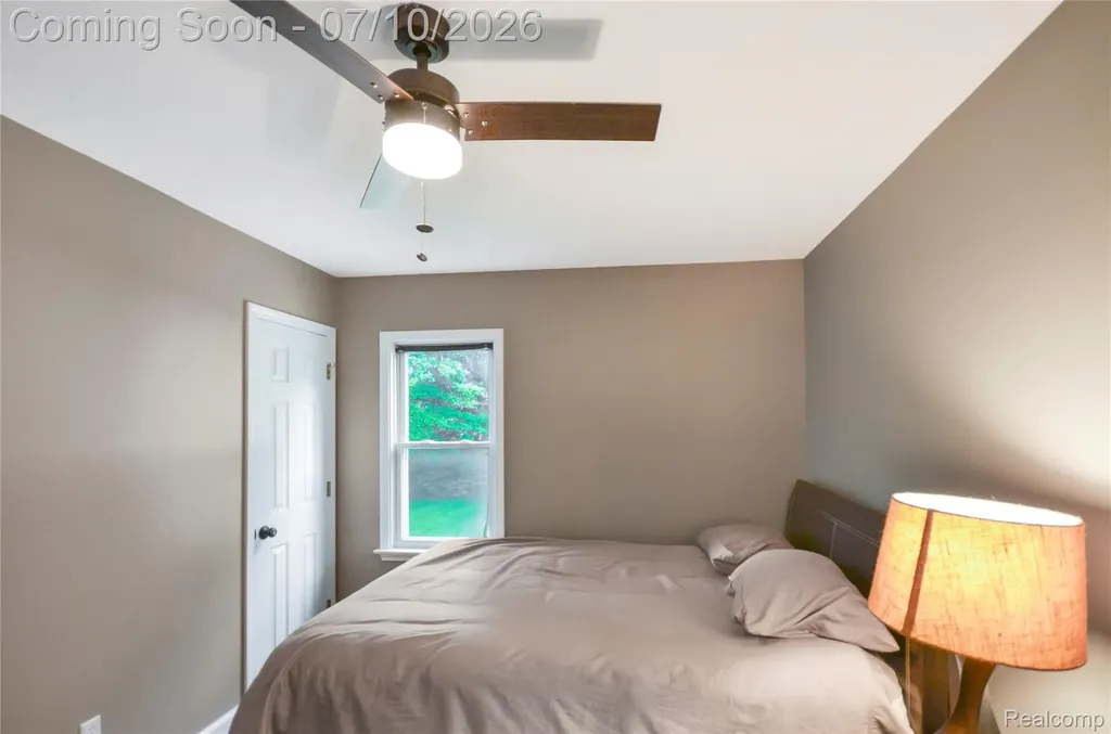 29067 Milton Avenue Madison Heights City MI 48071
