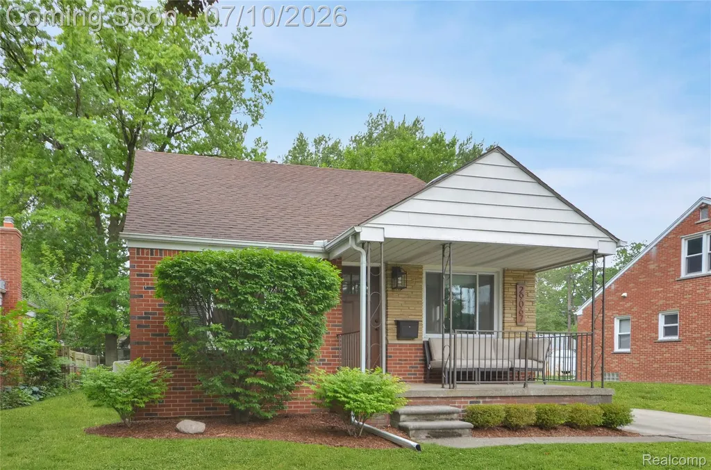 29067 Milton Avenue Madison Heights City MI 48071