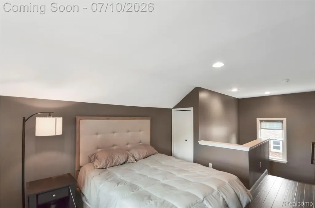 29067 Milton Avenue Madison Heights City MI 48071
