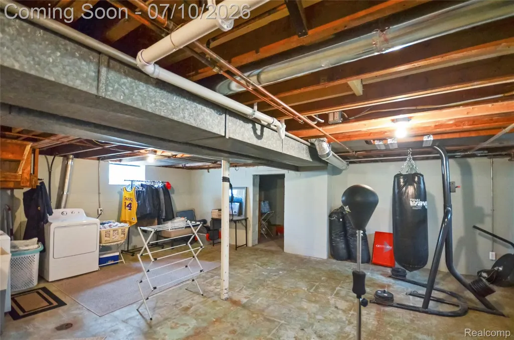 29067 Milton Avenue Madison Heights City MI 48071