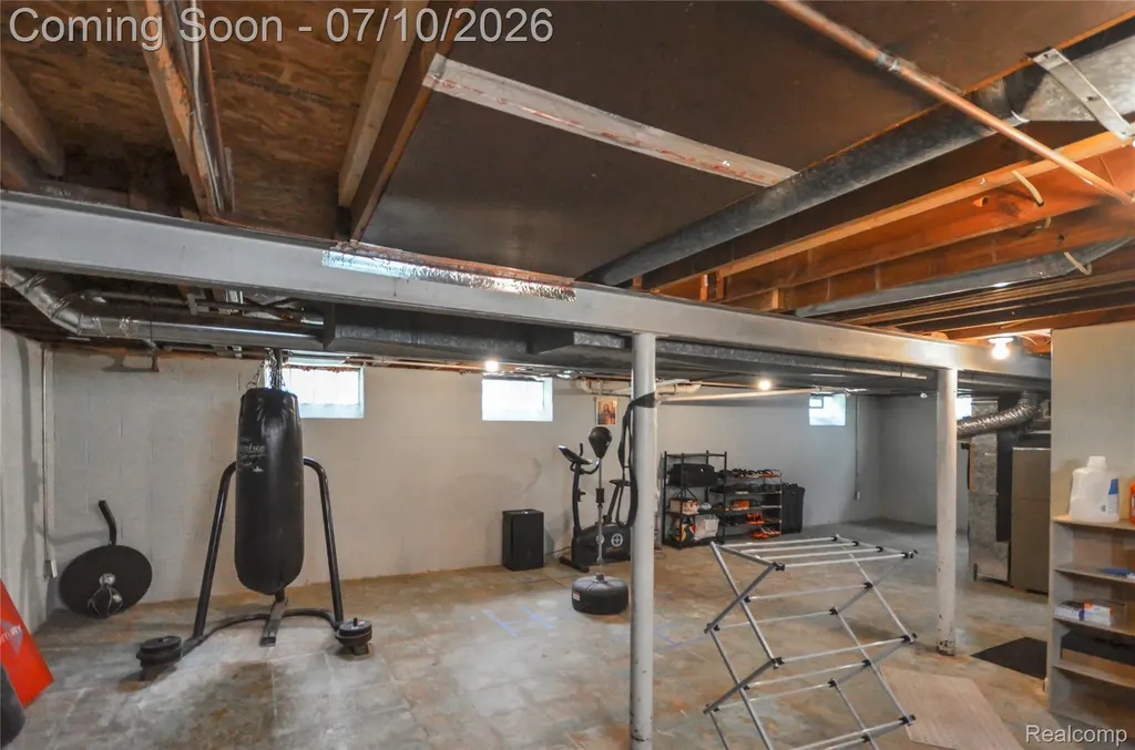 29067 Milton Avenue Madison Heights City MI 48071
