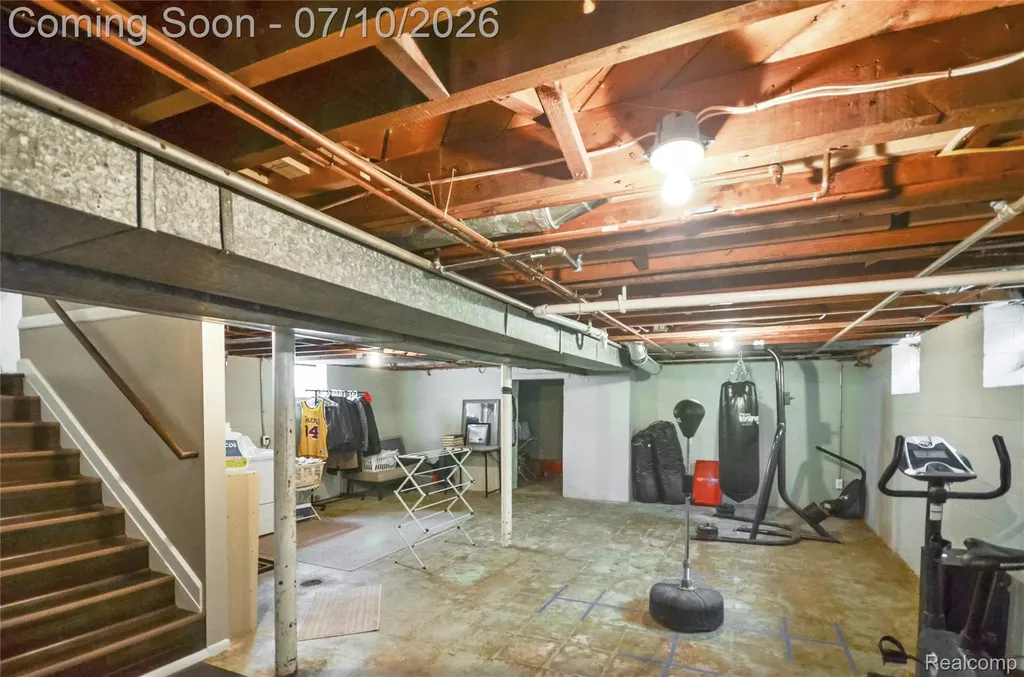 29067 Milton Avenue Madison Heights City MI 48071