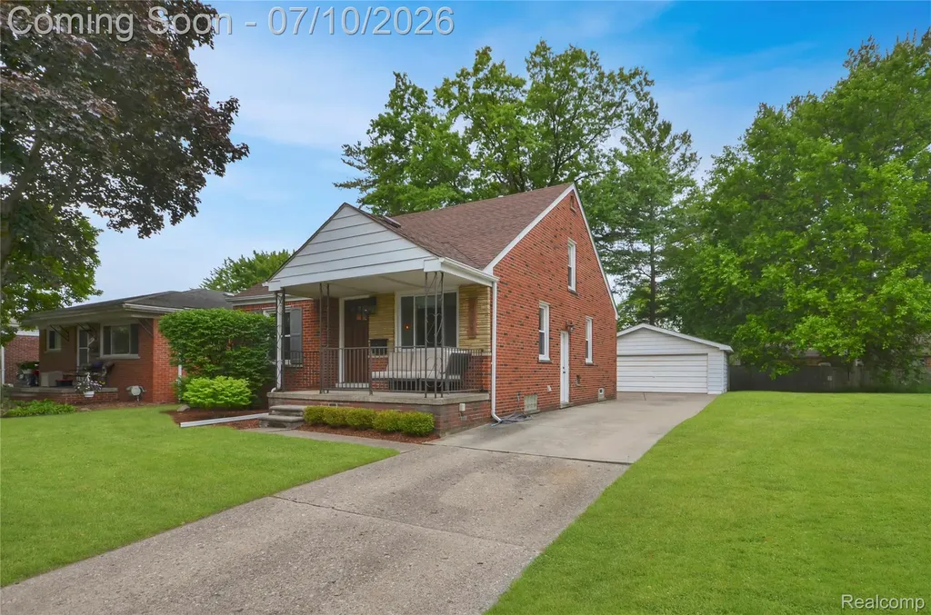 29067 Milton Avenue Madison Heights City MI 48071