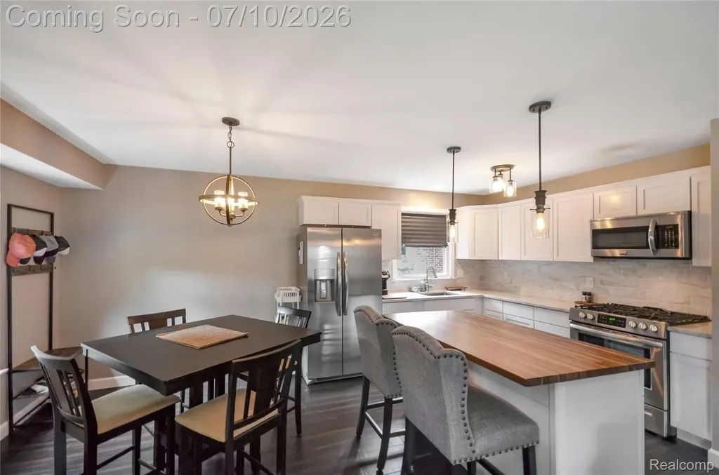 29067 Milton Avenue Madison Heights City MI 48071