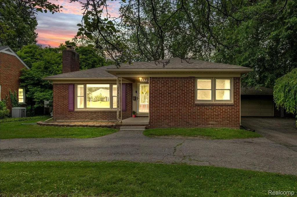 1179 Hampton Road Grosse Pointe Woods City MI 48236