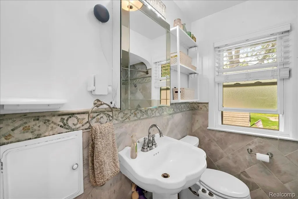 1179 Hampton Road Grosse Pointe Woods City MI 48236