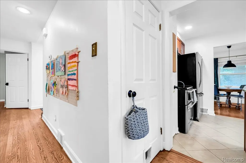 1179 Hampton Road Grosse Pointe Woods City MI 48236