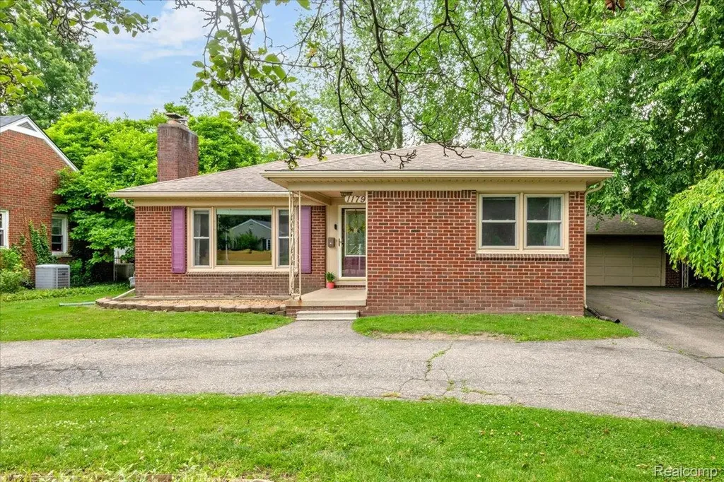 1179 Hampton Road Grosse Pointe Woods City MI 48236